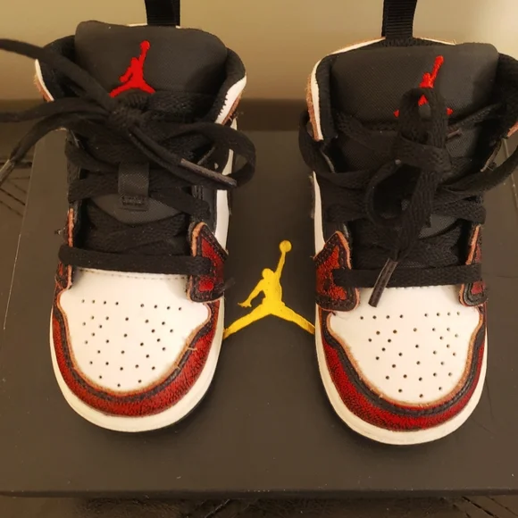 Nike Sneakers (Toddler) - Picture 1 of 4